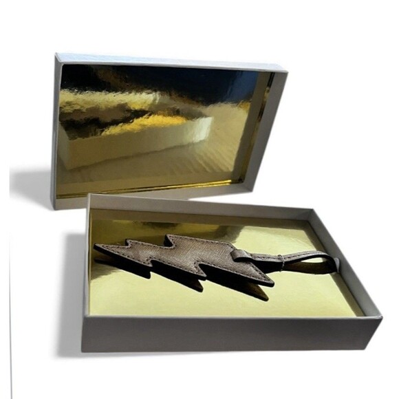 Michael Kors Pale Gold Lightning Bolt Saffiano Leather Bag Charm Keychain NIB - Picture 11 of 15